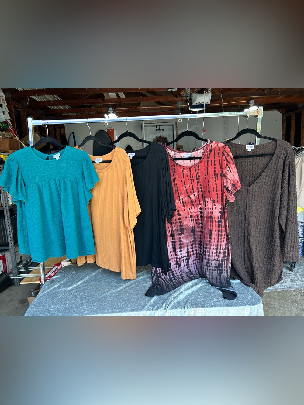 LuLaRoe bundle of 2x tops.